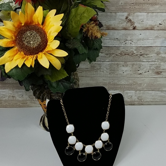 Cookie Lee, Black and White stone necklace. - Picture 4 of 5